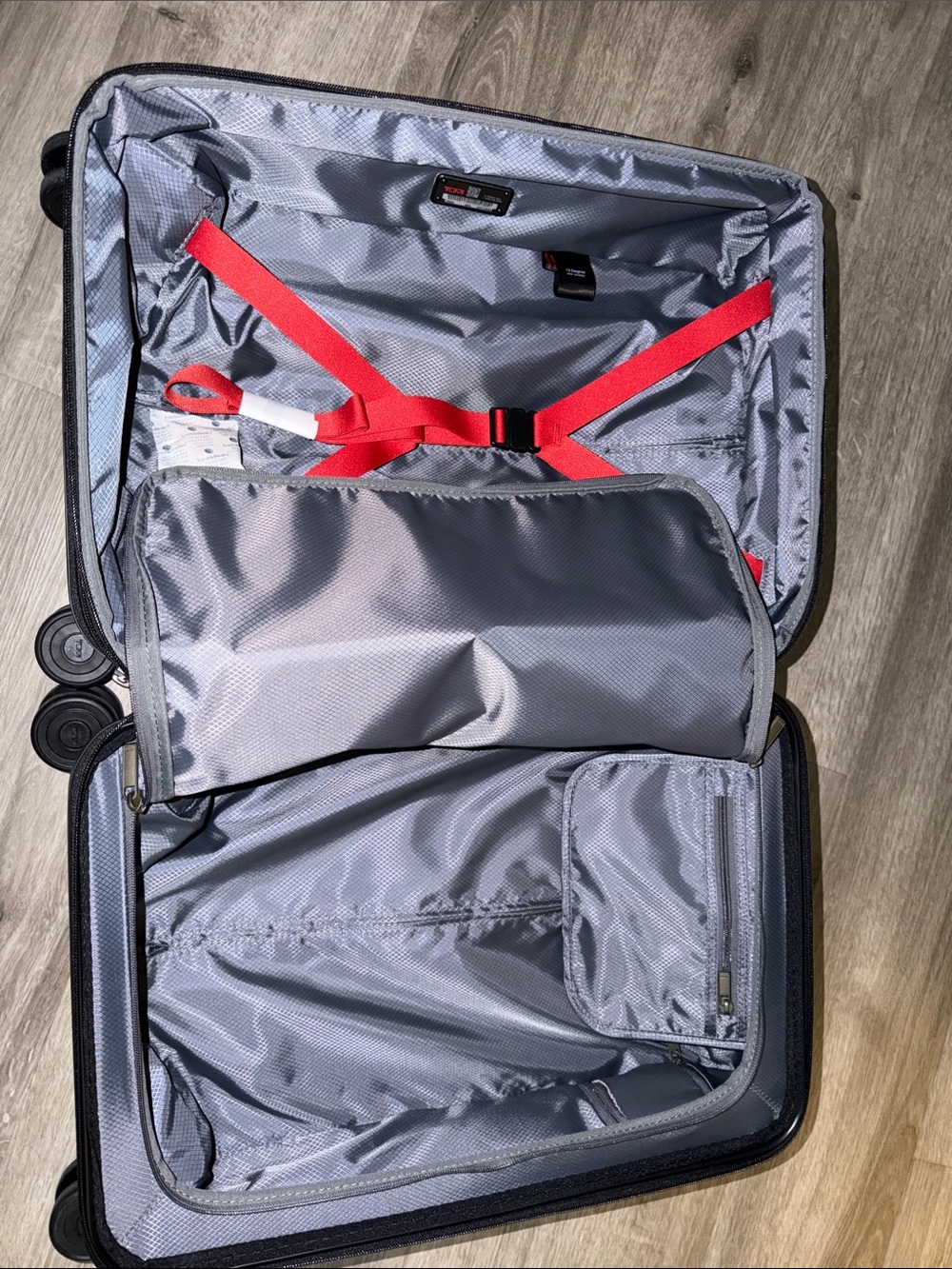 Tumi authentic International Expandable 4 Wheeled Carry-On - Picture 11 of 11